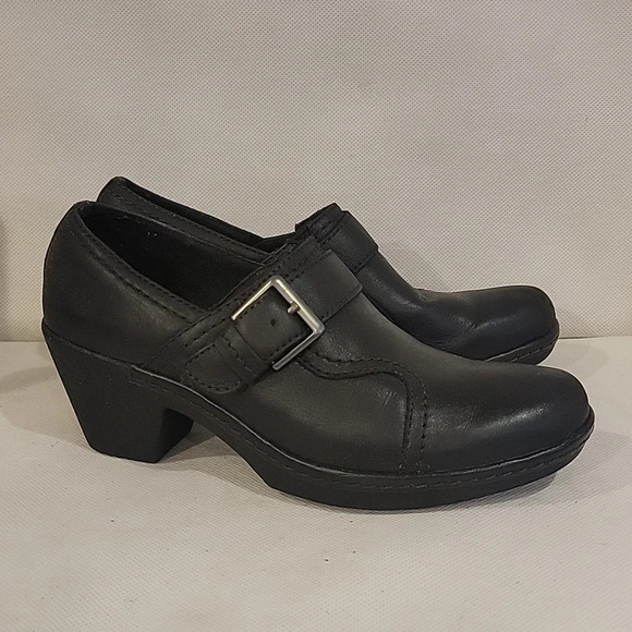 CLARKS BLACK LEATHER‎ 2-1/2" HEEL SLIP ON SHOES - Picture 1 of 7